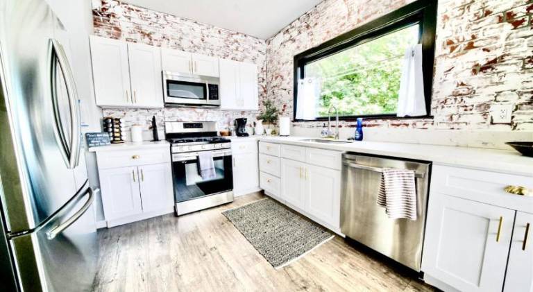 Ample vacation home | Pet-friendly — photo 4