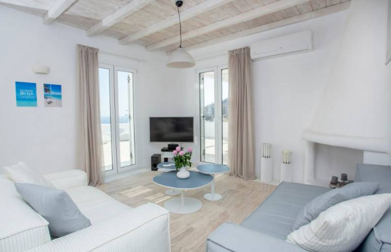 Child-friendly nice villa with garden, private pool & fast internet | Pet-friendly — photo 3