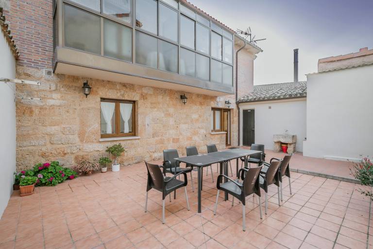 Country House 'El Humilladero' with Private Terrace in Burgos