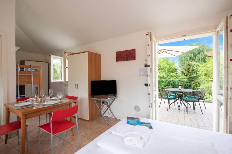 Family-oriented lovely studio with terrace | Water view | Beach nearby | Pets are welcome — photo 2