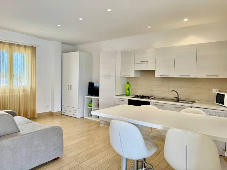 Family-friendly holiday apartment with patio, barbecue & yard | Next to the beach | Pets are welcome — photo 2