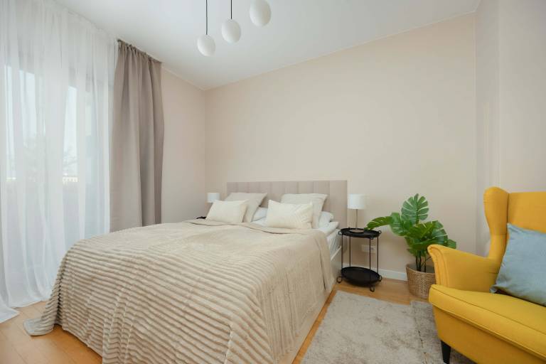 Woronicza 33 Warsaw Cosy Two-Bedroom Apartment Two Balconies Remote Working Functional Interiors — photo 2