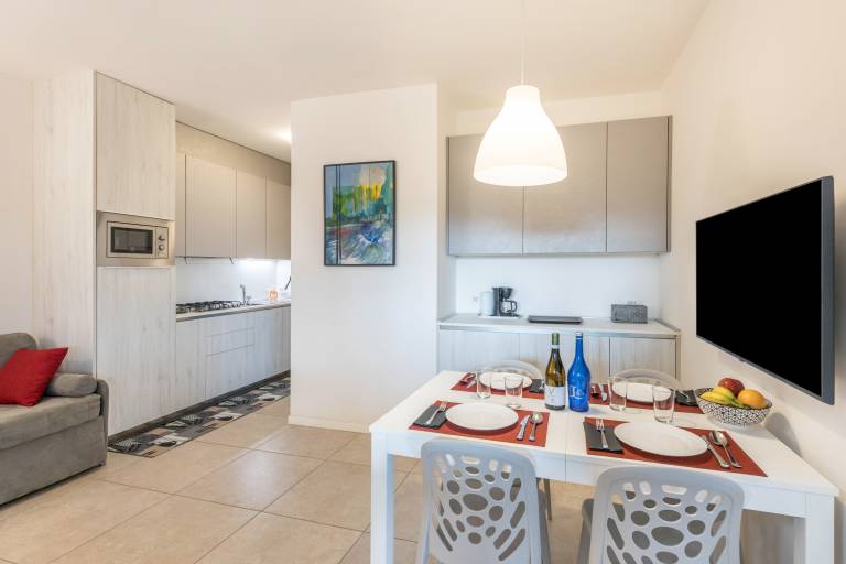 Apartment with fast internet, pool & garden | Garden view — photo 4