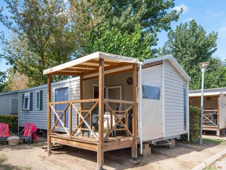 Mobile home with heated pool, barbecue & patio — photo 5