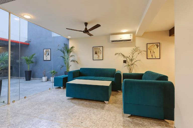 Super Townhouse Oak Udyog Vihar — photo 5