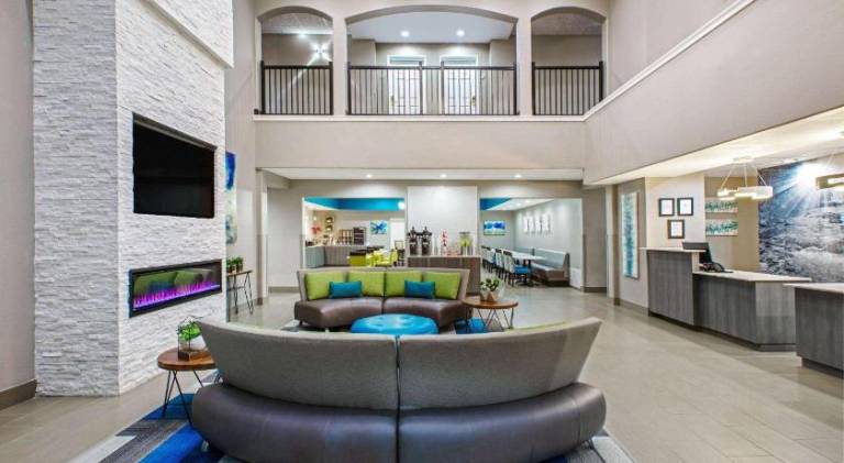 La Quinta Inn & Suites by Wyndham Sulphur Springs — photo 3