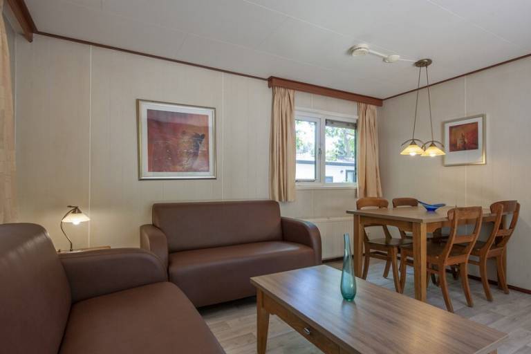 Chalet with heated pool, garden & patio | Pet-friendly — photo 3