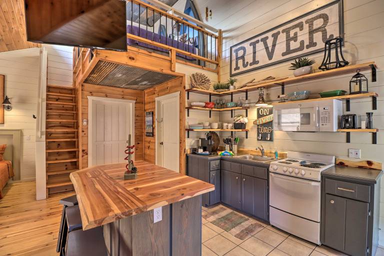 Pet-Friendly Studio w/ Loft & Mountain Views! — photo 2
