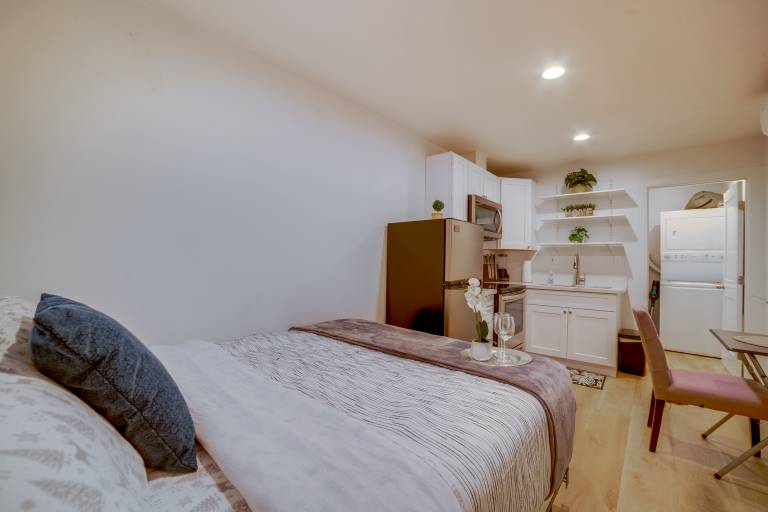 Nurse-Ready Rental 10 Mi to Dtwn Riverside! — photo 2