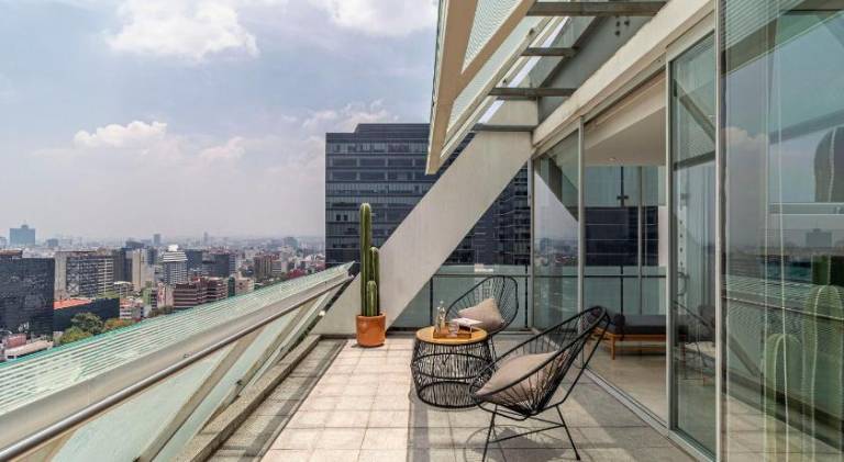 Rental apartment with yard, terrace & pool — photo 4