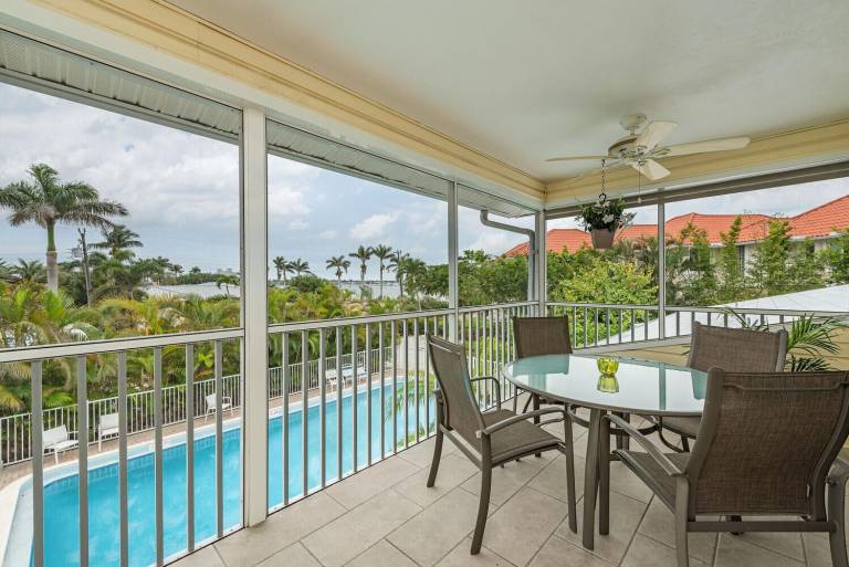 Condo Old Naples