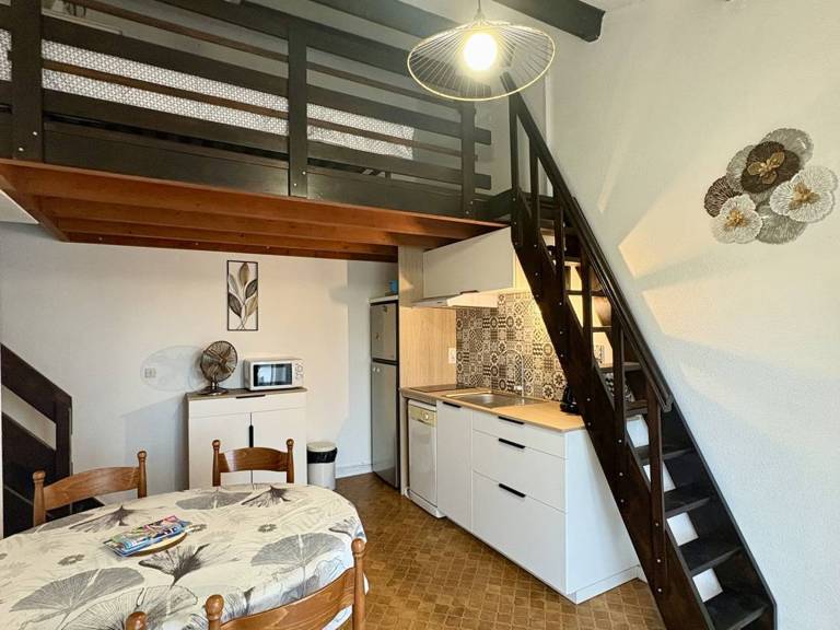 Cozy House with Garden, Parking, 900m from Beach, Pets Allowed – Sleeps 6 — photo 2