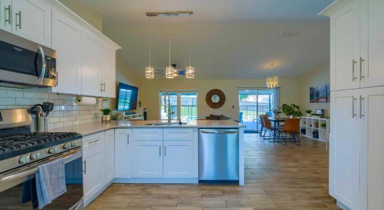 Vacation home with pool | Pet-friendly — photo 3