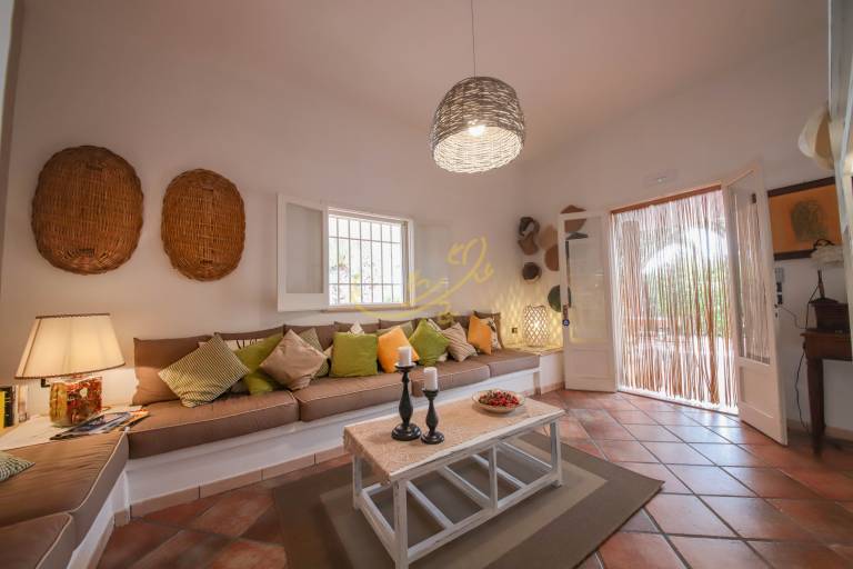 Family-oriented nice house with barbeque, yard & private pool | Pool view | Pets allowed — photo 4