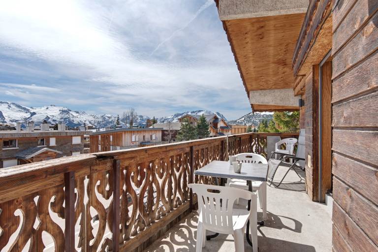 Chalet with patio & barbeque | Mountain view | Close to the ski | Pets allowed in Huez