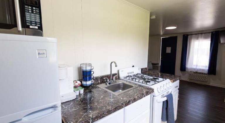 Anchor Bay Inn and Suites — photo 5