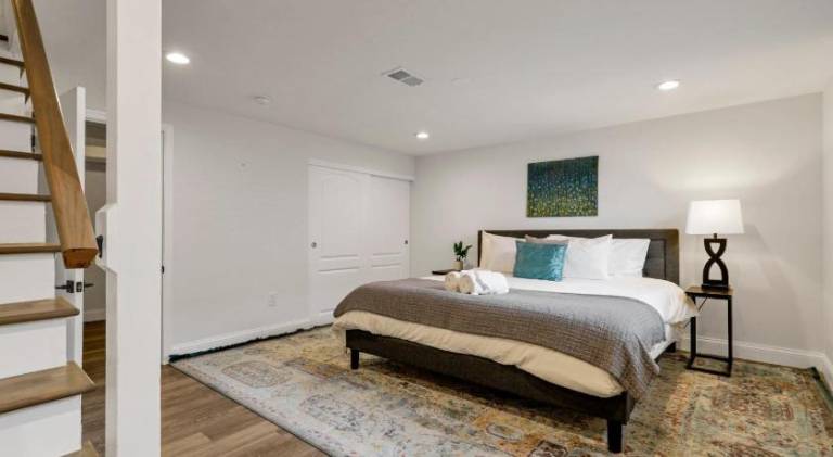 The Worthington - 3 BR 2 5 Bath and Parking — photo 2
