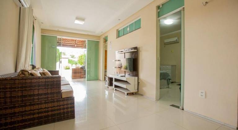 House with pool — photo 2