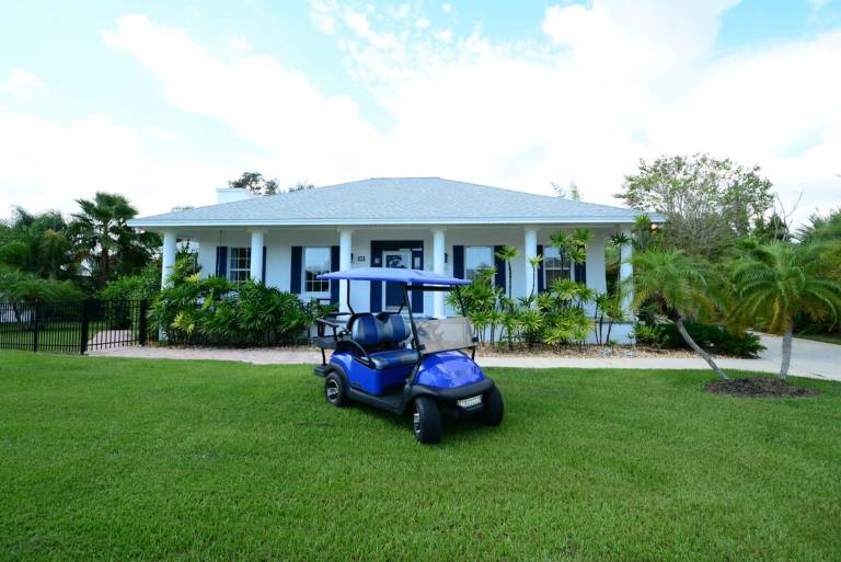 Beach Cottage 3 Bed 2 Bath Heated Pool Free Golf Cart bring your Boat RV Private 1AC lot — photo 3
