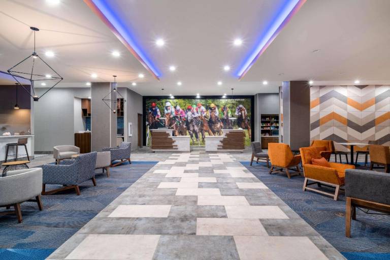 La Quinta Inn & Suites by Wyndham Louisville NE/Old Henry Rd — photo 3