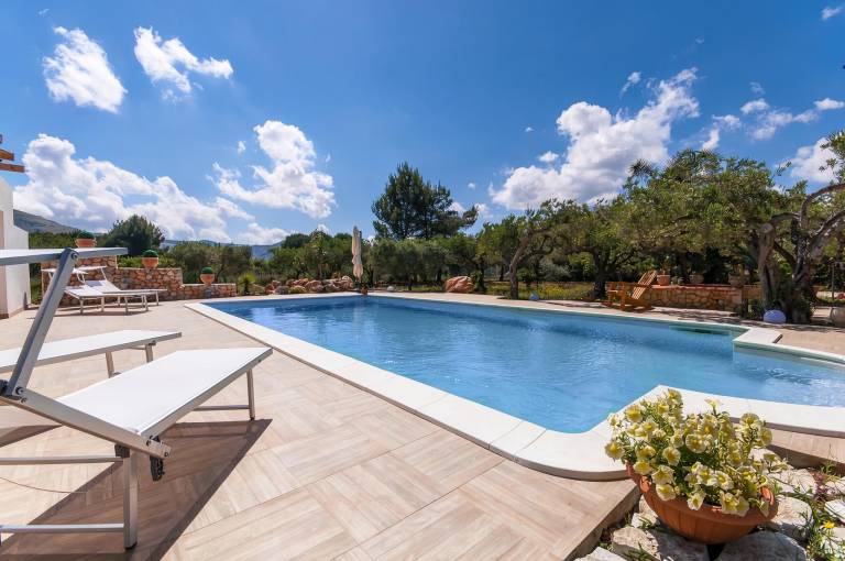 Fully equipped big villa with garden, private pool & grill | Pet-friendly — photo 2
