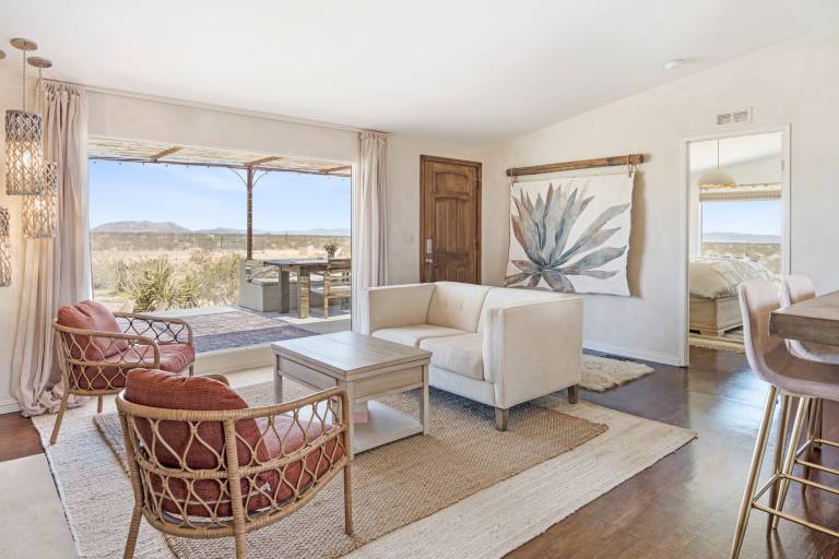 Desert Moon - Serene Desert Views & Design — photo 2
