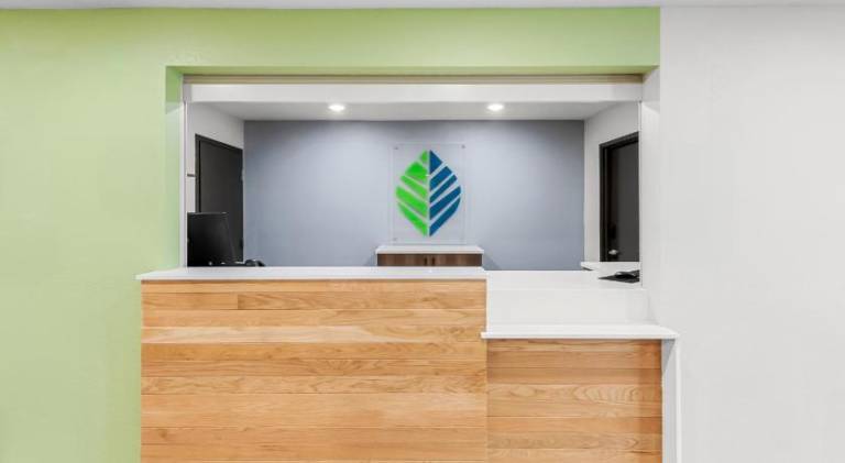 WoodSpring Suites Kansas City Airport — photo 2