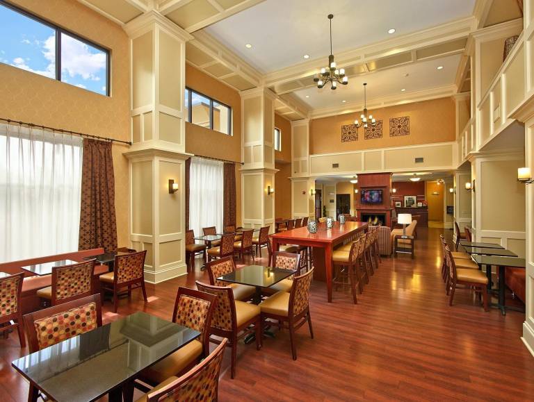 Hampton Inn & Suites Sevierville @ Stadium Drive — photo 2