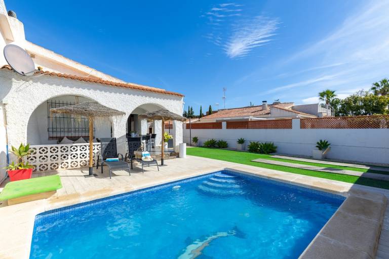 Fully equipped villa with pool, garden & barbeque | Dogs allowed — photo 5