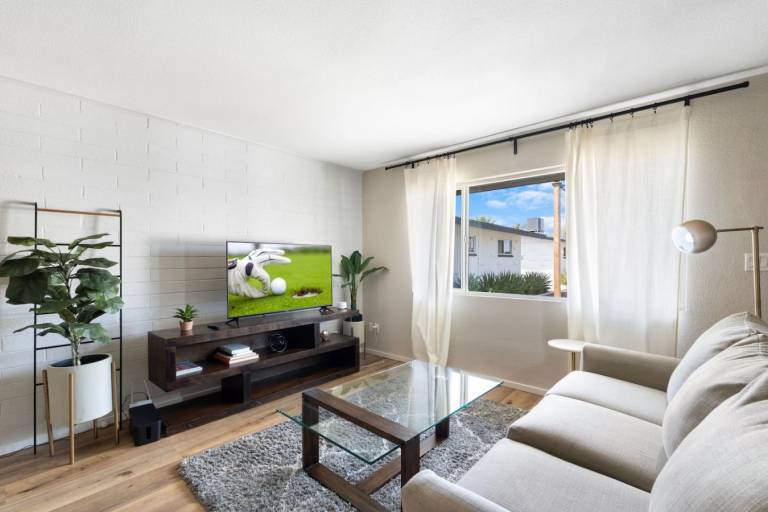 Fashion Square Apt6