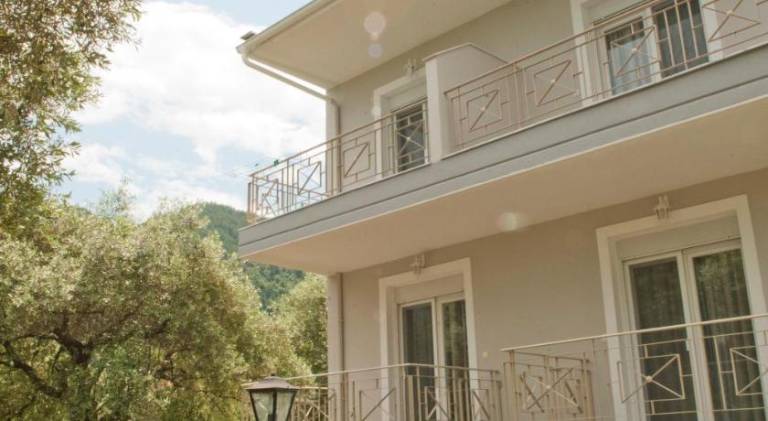 Apartment with terrace, garden & BBQ | Perfect for remote work — photo 3