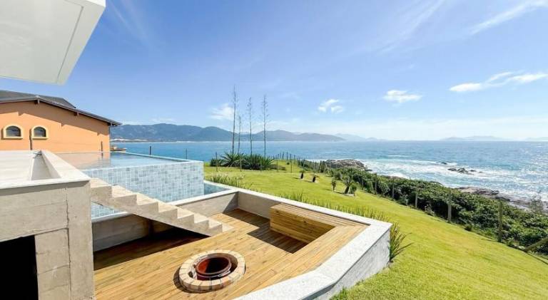 Villa with pool — photo 4