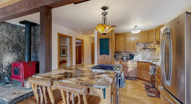Vacation home with hot tub | Pets are welcome — photo 3