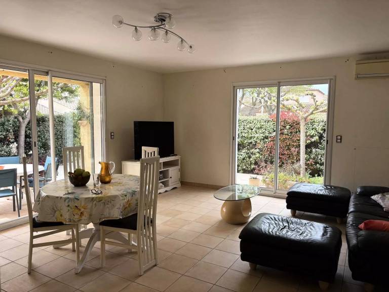 House with terrace & garden — photo 2