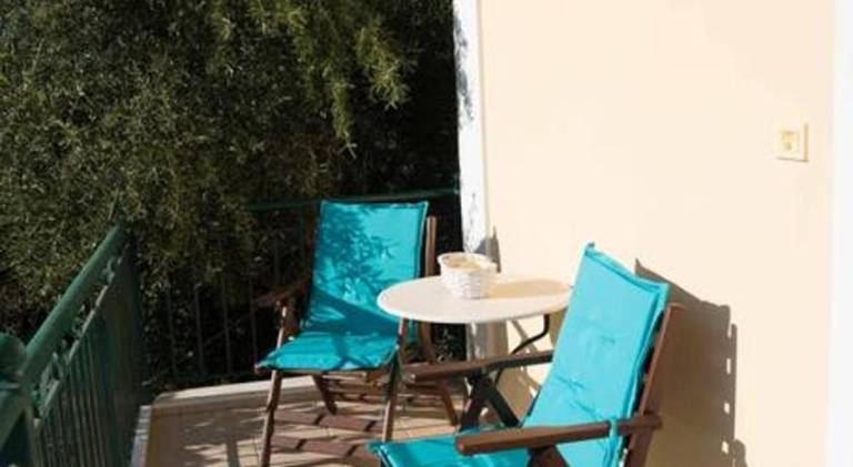 Rental apartment with barbeque, patio & yard — photo 3