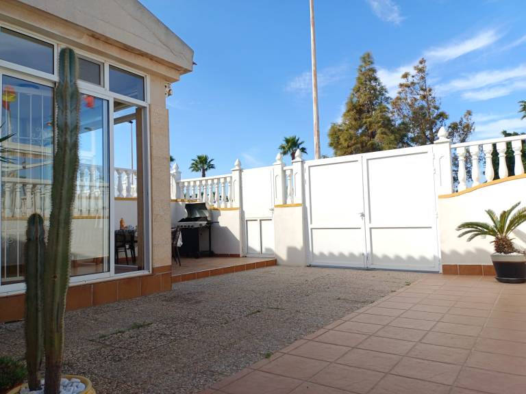 Bungalow near the beach in Torrevieja, Aguas Nuevas — photo 5