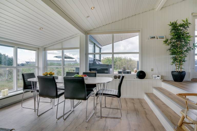Fully equipped charming vacation home with jacuzzi & terrace | Next to the beach | Pet-friendly — photo 3