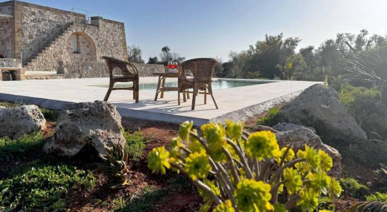 Villa with pool — photo 4
