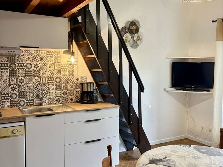 Cozy House with Garden, Parking, 900m from Beach, Pets Allowed – Sleeps 6 — photo 3