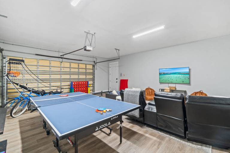 Family-friendly lovely vacation home with private pool, hot tub & BBQ | Lake view | Perfect for remote work | Pets are welcome — photo 5