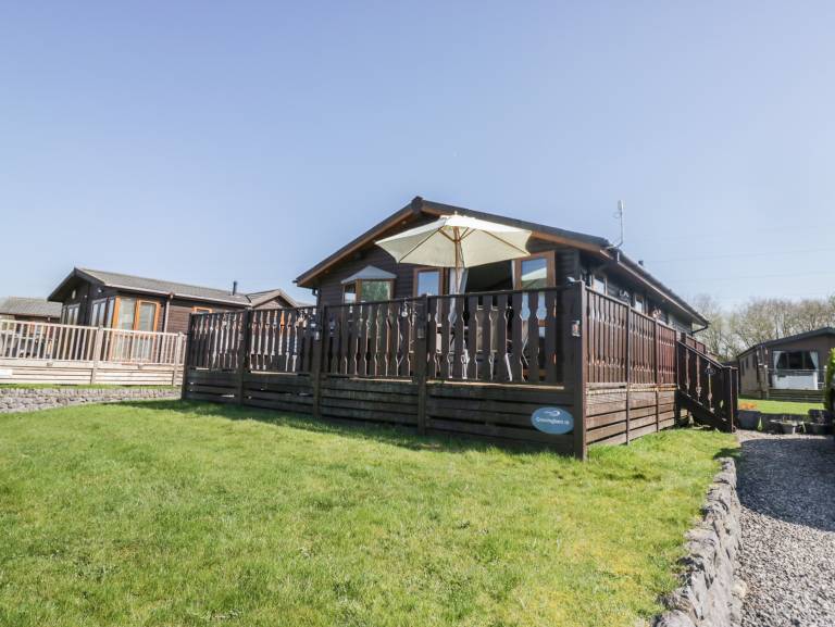 Cottage with pool & garden in Carnforth