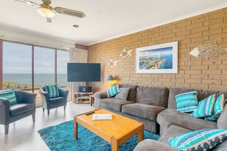 House Encounter Bay