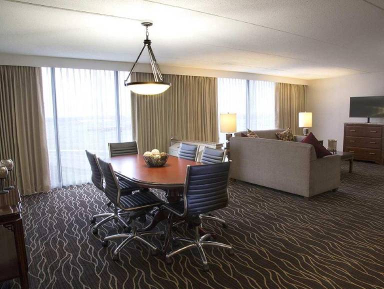 Hilton Kansas City Airport — photo 5