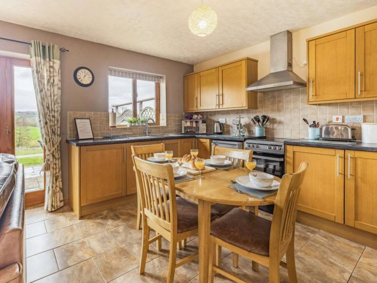 Fully equipped house with jacuzzi & garden | Pets are welcome — photo 3