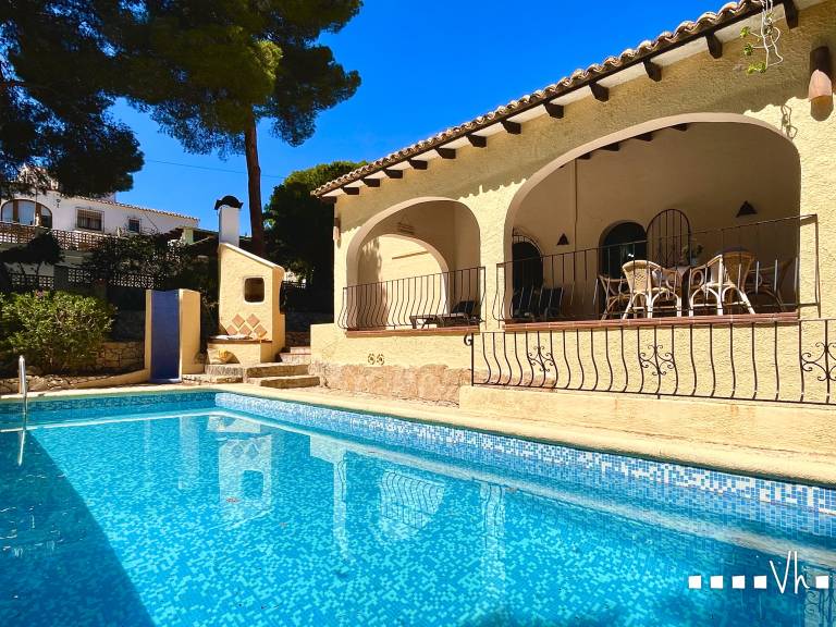 Villa with BBQ, garden & private pool — photo 4