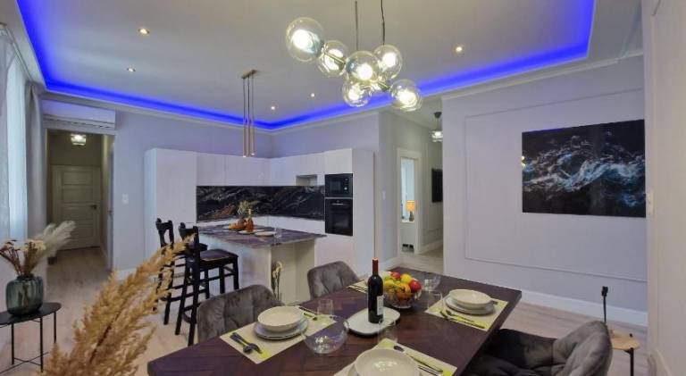 Beautiful apartment with patio | Next to Great Market Hall | Pets allowed — photo 3