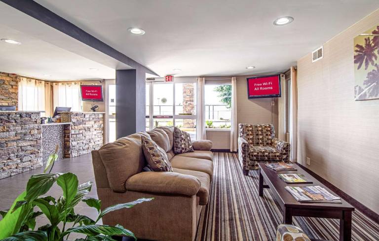 Red Roof Inn & Suites Greenwood, SC — photo 2