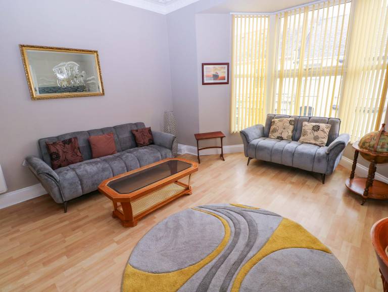 Family-oriented nice cottage | Beach view | Beach nearby | Pets allowed — photo 2