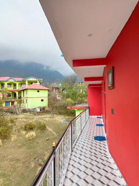 CHEERFUL 3 BEDROOM WID TERRACE, KITCHEN &PARKING — photo 3