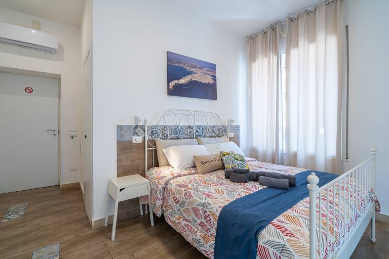 Guest House 'Raudino Rooms - Ortigia' with Balcony, Wi-Fi and Air Conditioning in Syracuse